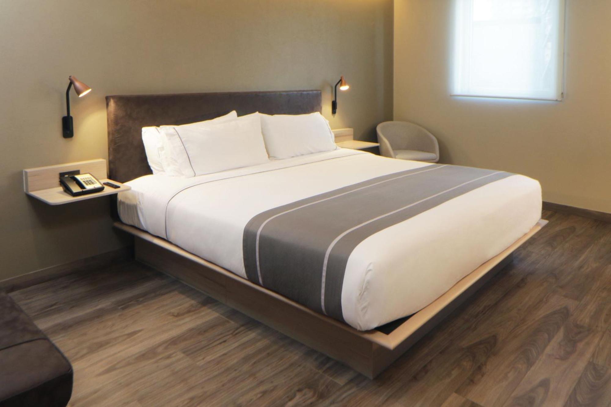 City Express Plus By Marriott Guadalajara Providencia Eksteriør billede